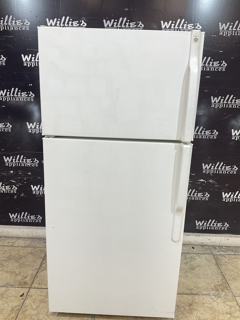 Ge Used Refrigerator Top and Bottom 28x61 1/2” (White) 