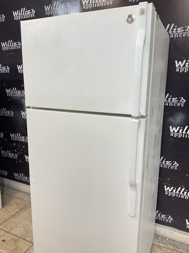[105738] Ge Used Refrigerator Top and Bottom 28x67 1/2” (White) 