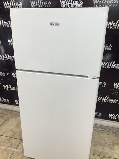 [105770] Hotpoint Used Refrigerator Top and Bottom 28x61 1/2” (white) 