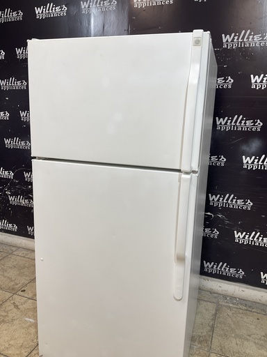 [105779] Ge Used Refrigerator Top and Bottom 28x61 1/2” (white) 