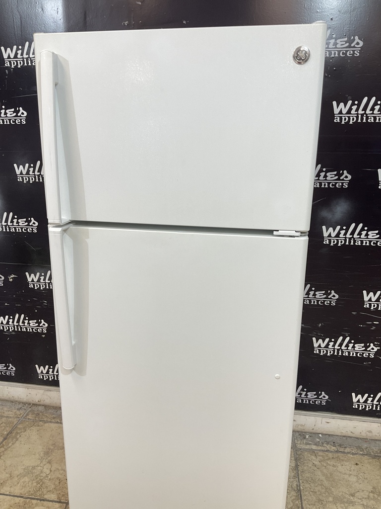 Ge Used Refrigerator Top and Bottom 28x64 1/2” (White) 