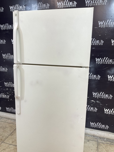 [105854] Ge Used Refrigerator Top and Bottom 28x67 (bisque) 