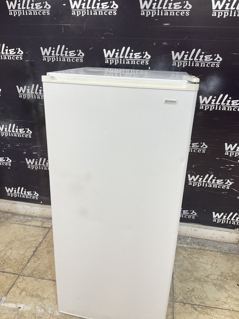 Kenmore Used Freezer Upright 21 1/3” x 47 (White) 