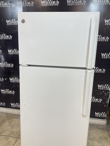 [105901] Ge Used Refrigerator Top and Bottom 28x64 1/2” (White)