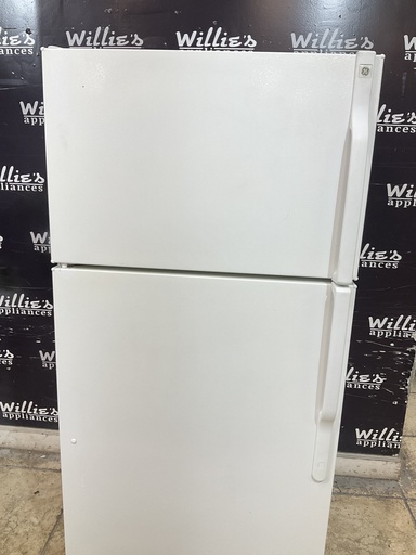 [106104] Ge Used Refrigerator Top and Bottom 28x61 1/2” (White)