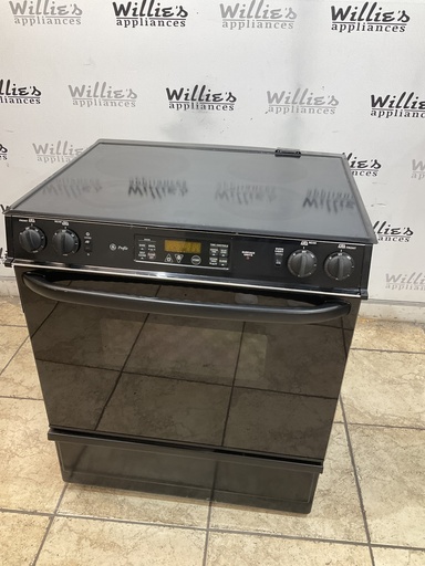 [106156] Ge Used Electric Stove 220volts (40/50 AMP) 30inches {no cord} (Black) 
