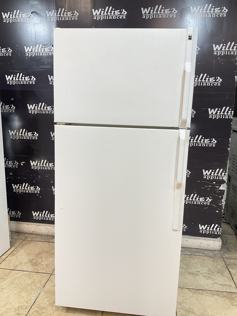 Hotpoint Refrigerator Top and Bottom 28x64 1/2” (White) 