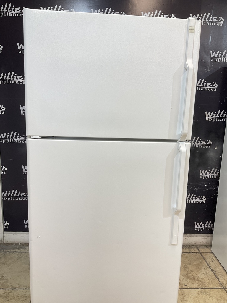 Hotpoint Refrigerator Top and Bottom 33x67 (White) 
